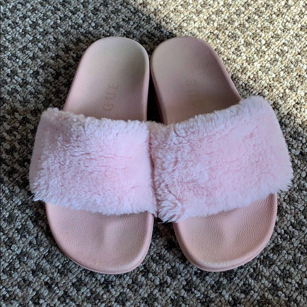 Guess Fluffy Slippers